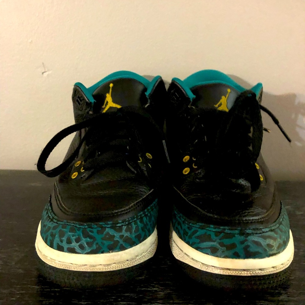 Jordan 3’s size 4.5Y